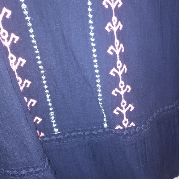 Crown and Ivy new blue blouse - Picture 3 of 4